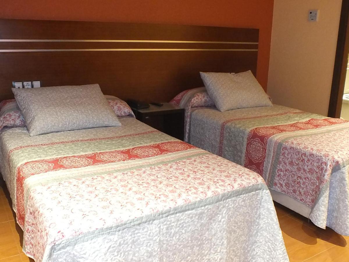 Motel Los Abedules Oviedo Luaran gambar