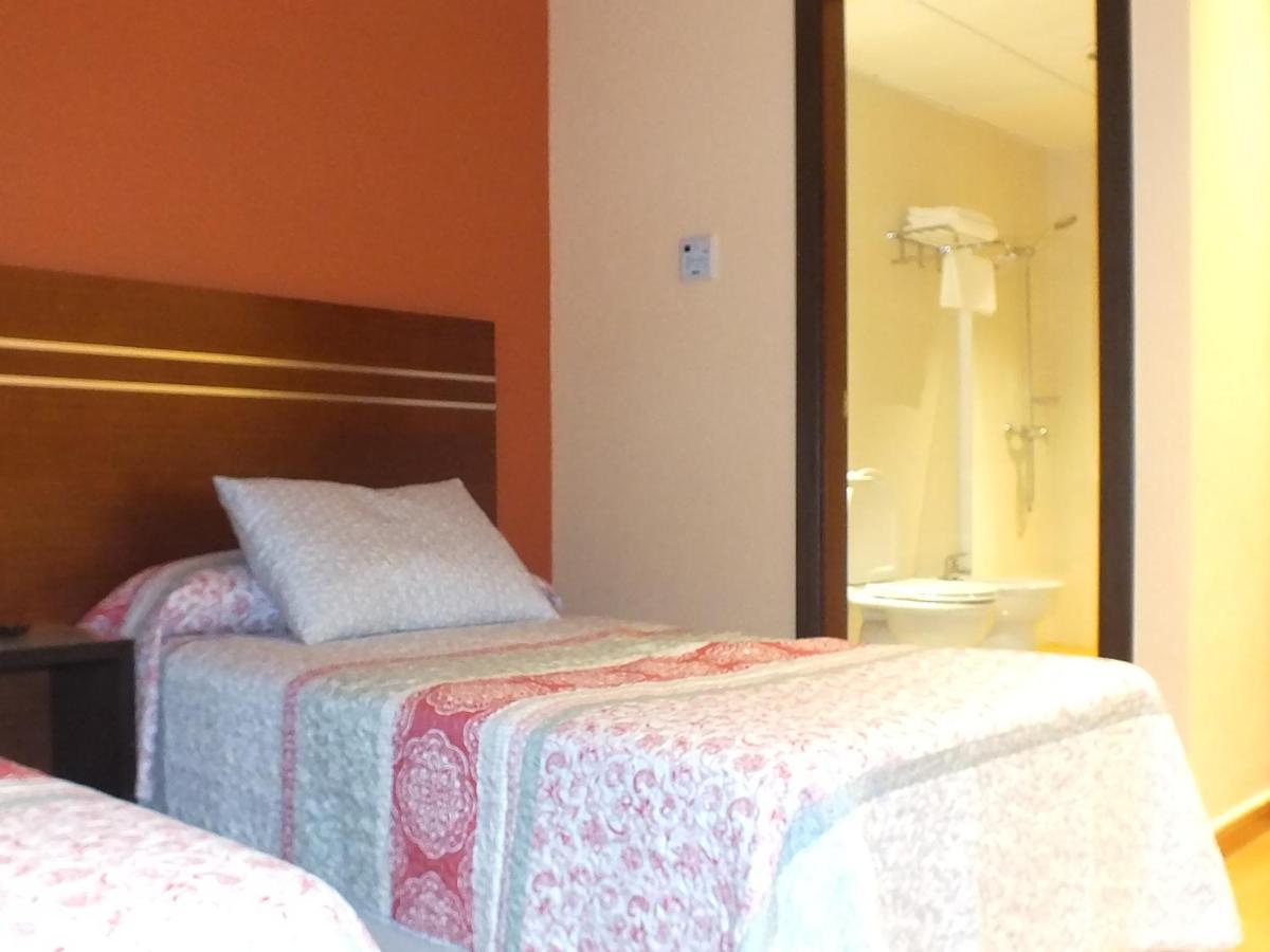 Motel Los Abedules Oviedo Luaran gambar