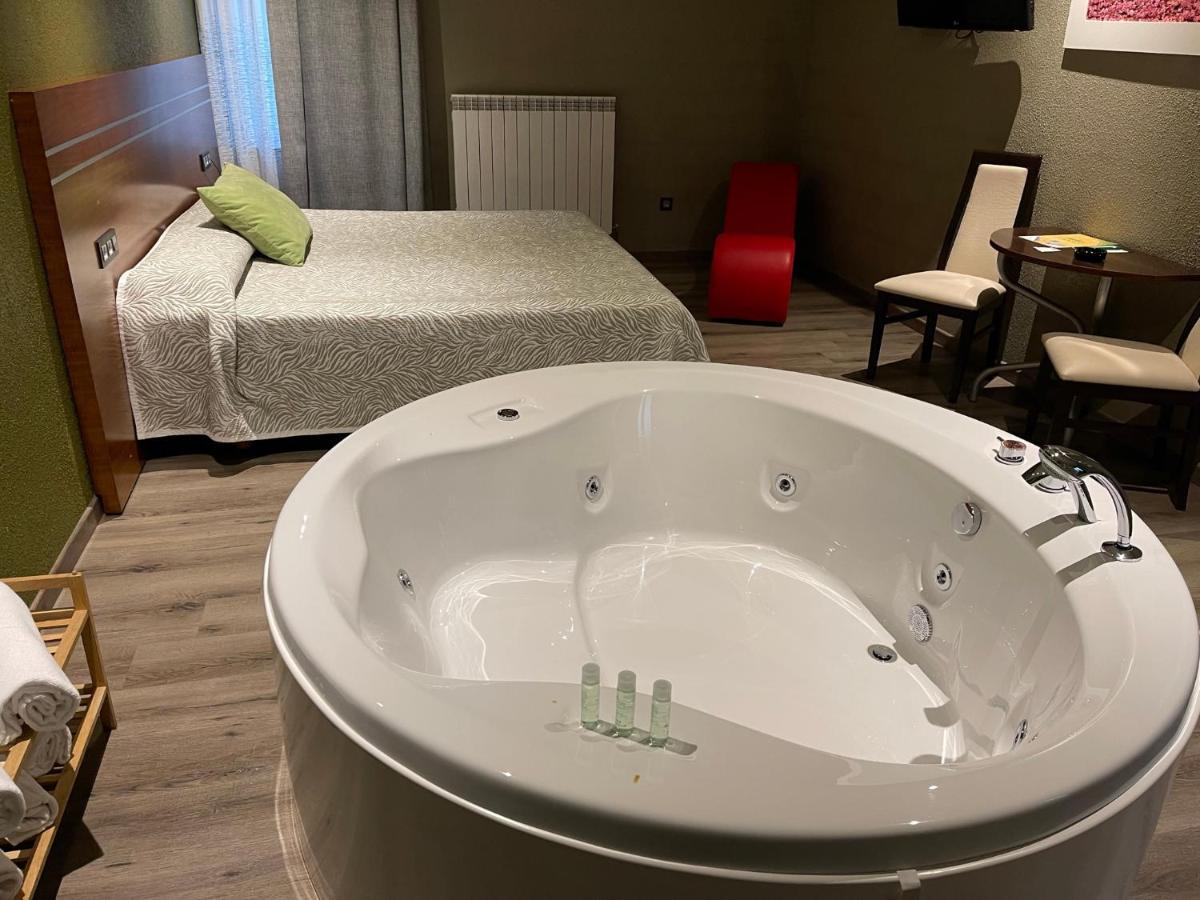 Motel Los Abedules Oviedo Luaran gambar