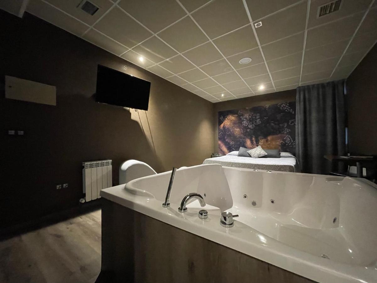 Motel Los Abedules Oviedo Luaran gambar
