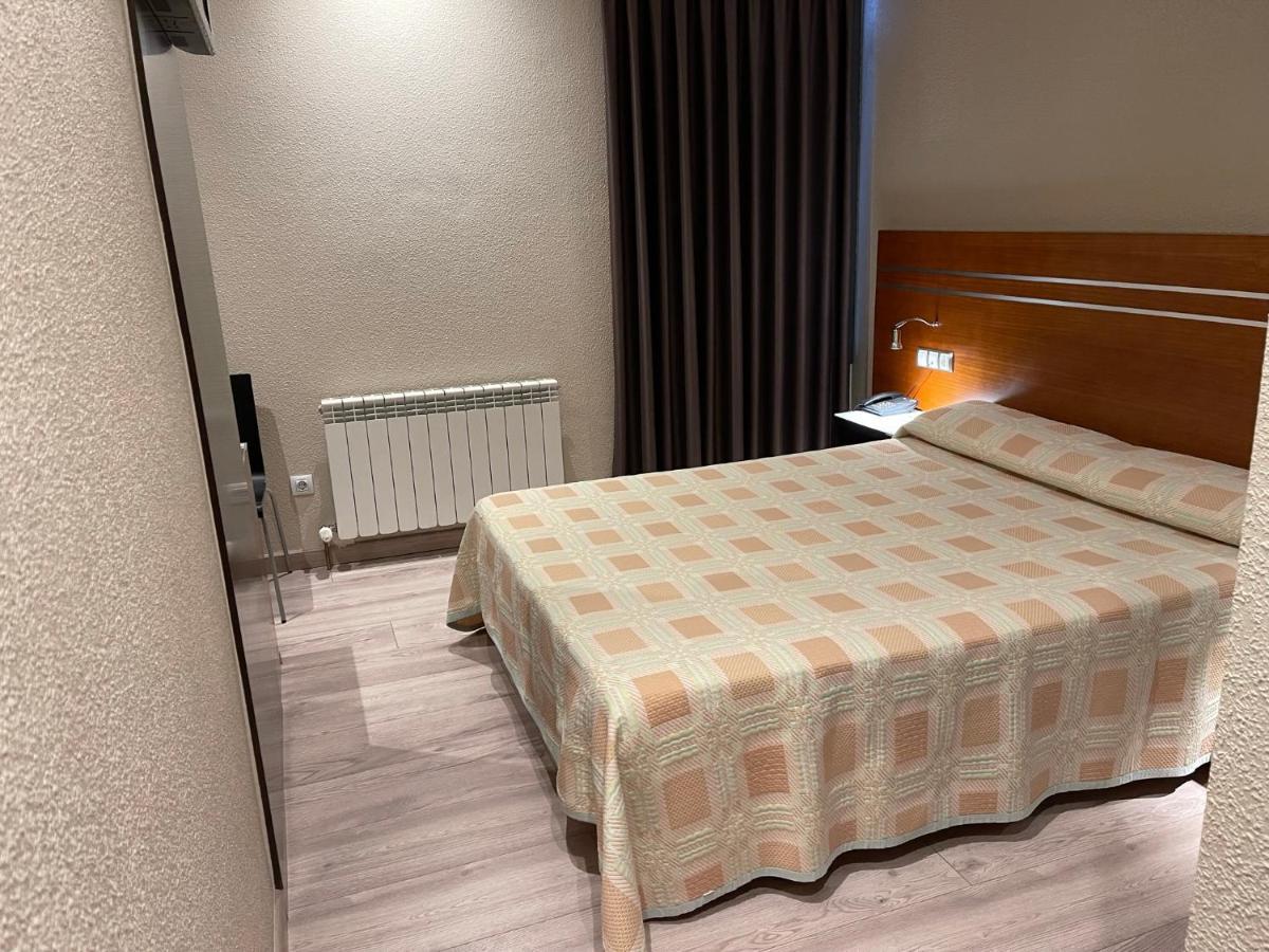 Motel Los Abedules Oviedo Luaran gambar