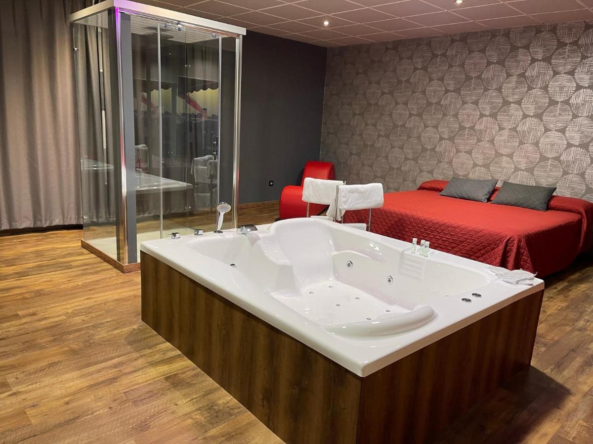 Motel Los Abedules Oviedo Luaran gambar
