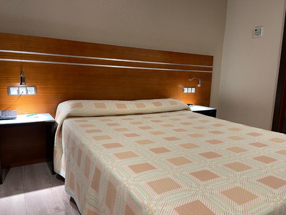 Motel Los Abedules Oviedo Luaran gambar