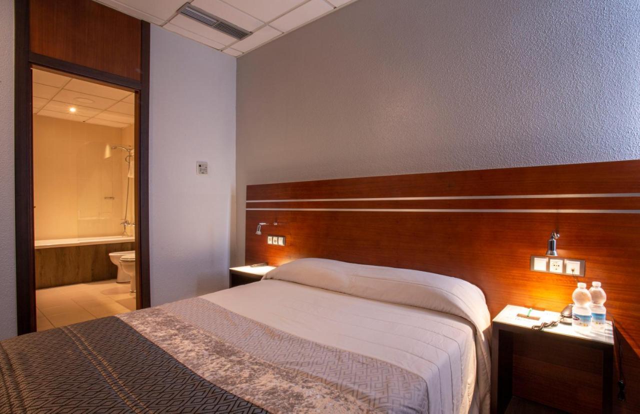 Motel Los Abedules Oviedo Luaran gambar