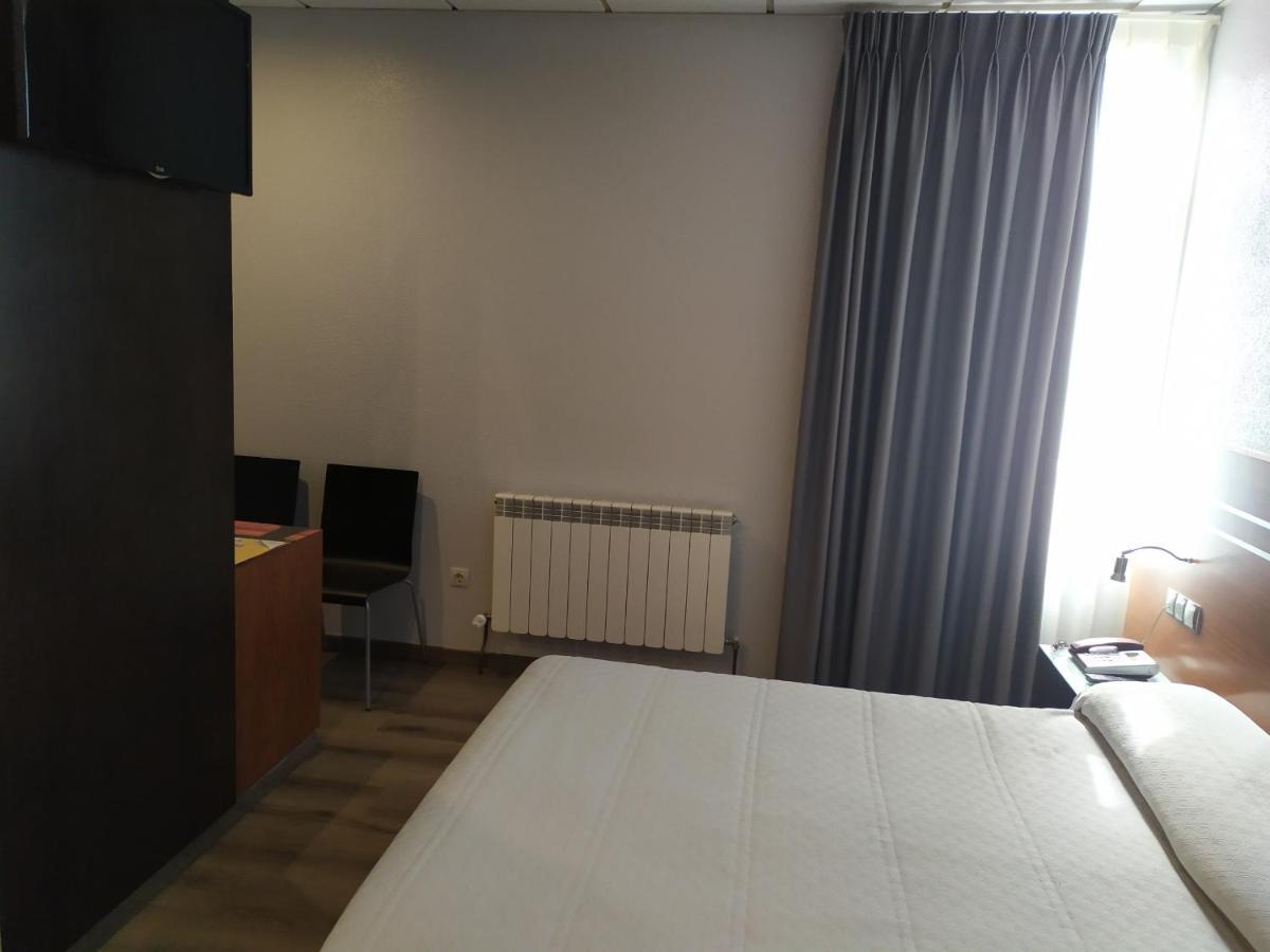 Motel Los Abedules Oviedo Luaran gambar
