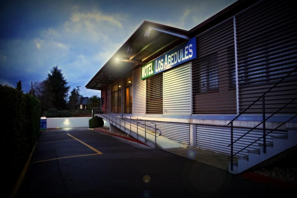 Motel Los Abedules Oviedo Luaran gambar