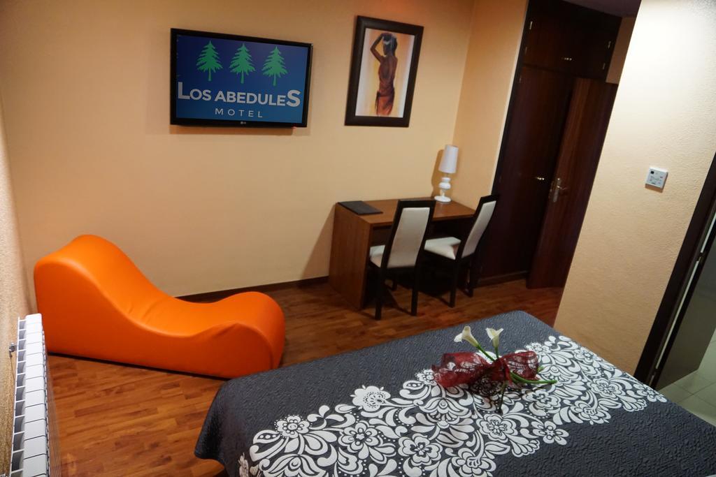 Motel Los Abedules Oviedo Luaran gambar