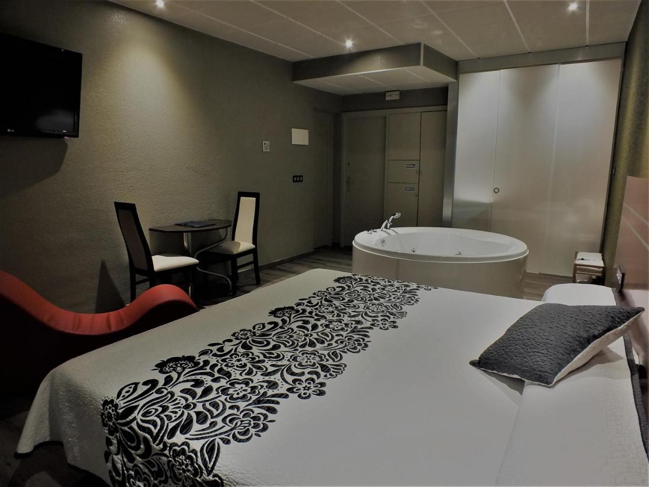 Motel Los Abedules Oviedo Luaran gambar