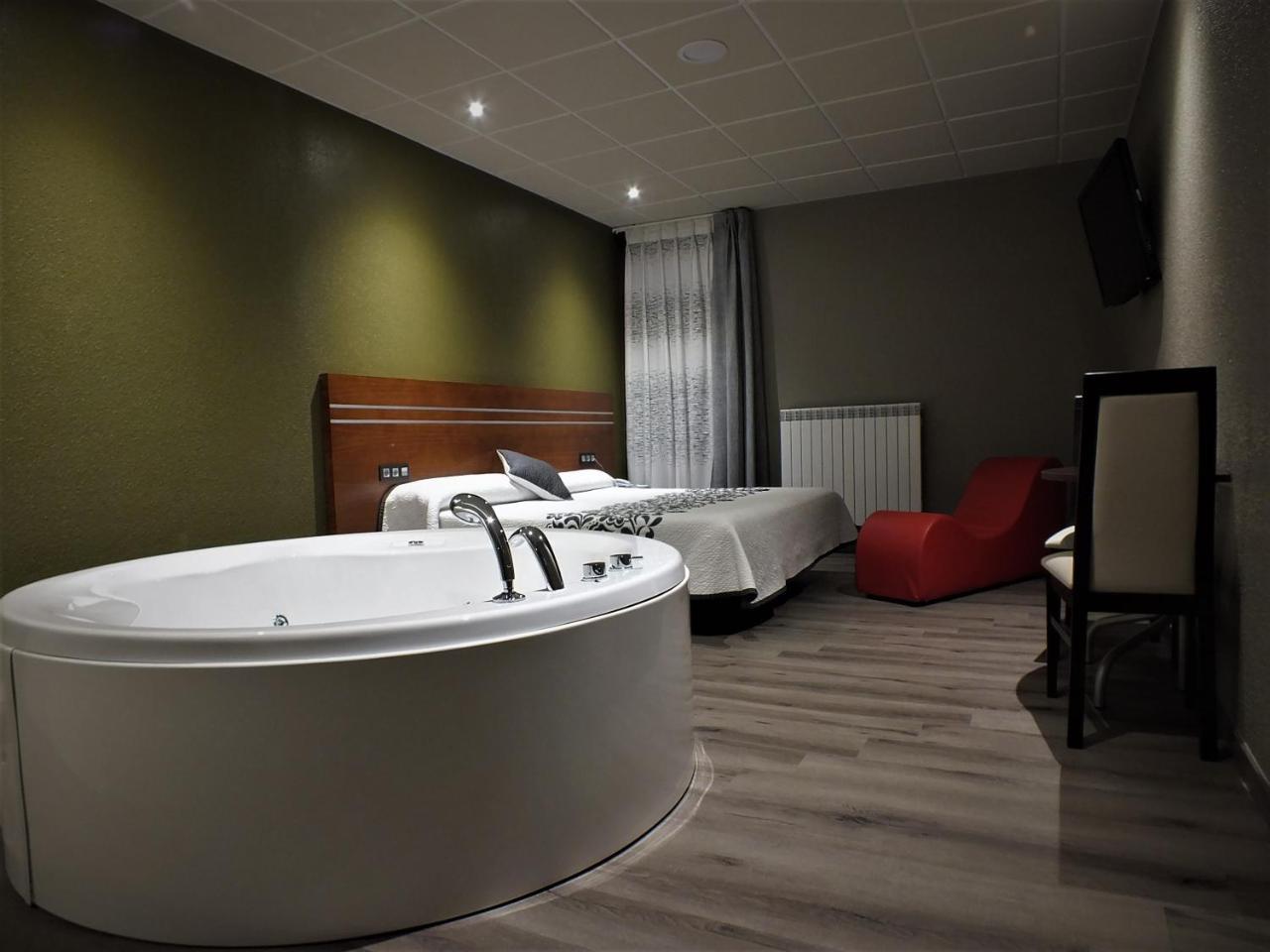 Motel Los Abedules Oviedo Luaran gambar